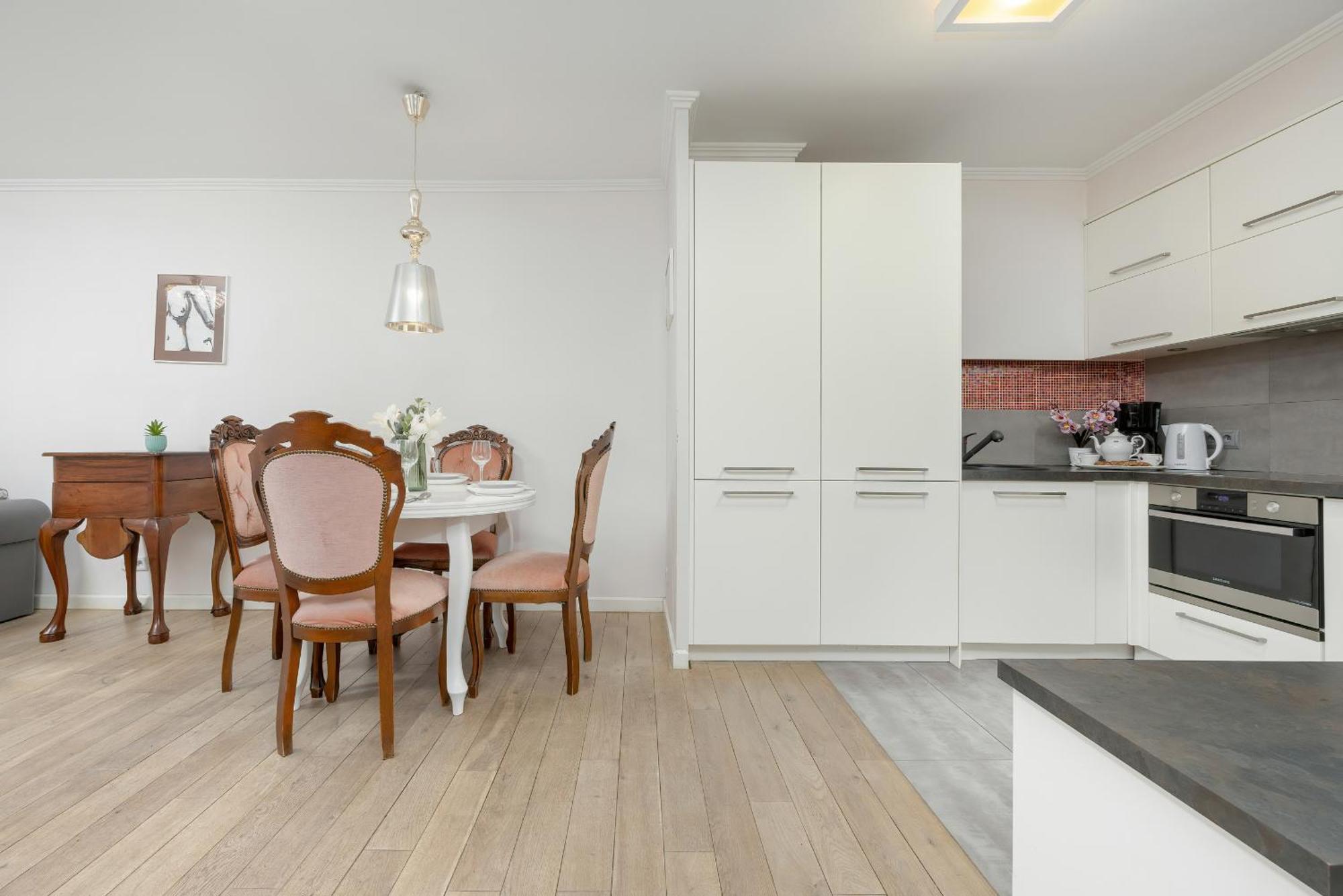 Apartment Near Metro Swietokrzyska By Renters Warsaw